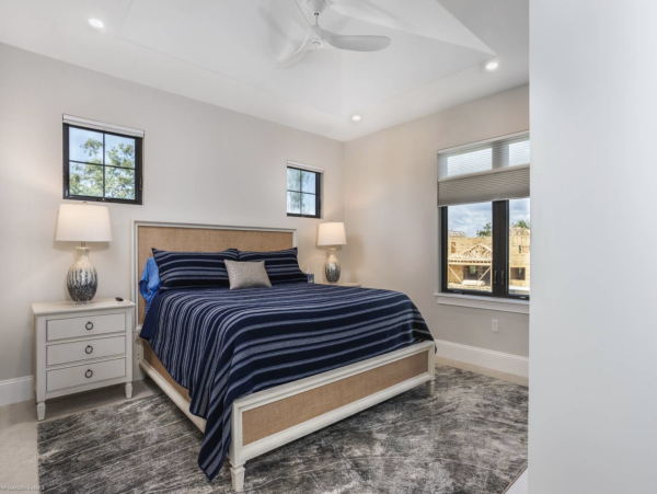 Luxurious Vacation Pool Home in Siesta Key 5 min walk to beach